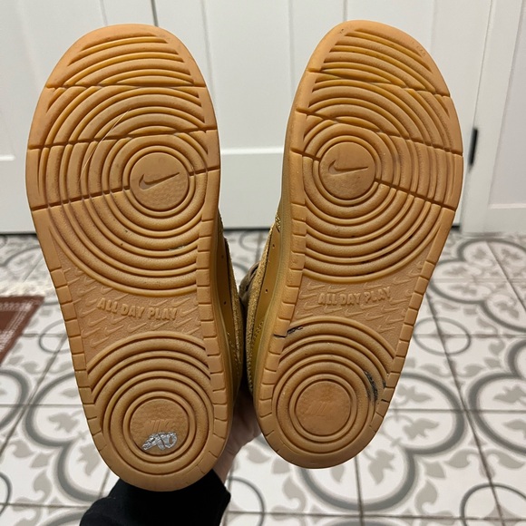 Boys Nike high top shoes - Picture 5 of 8